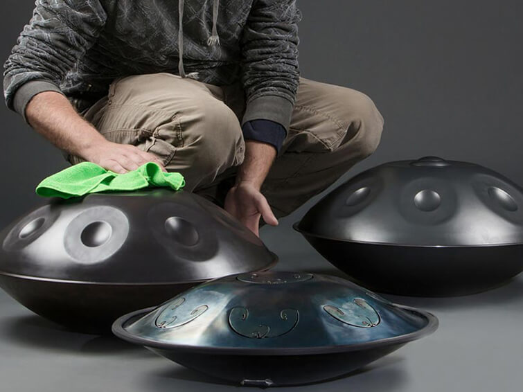 نوازندگی هنگ درام در کافه ها