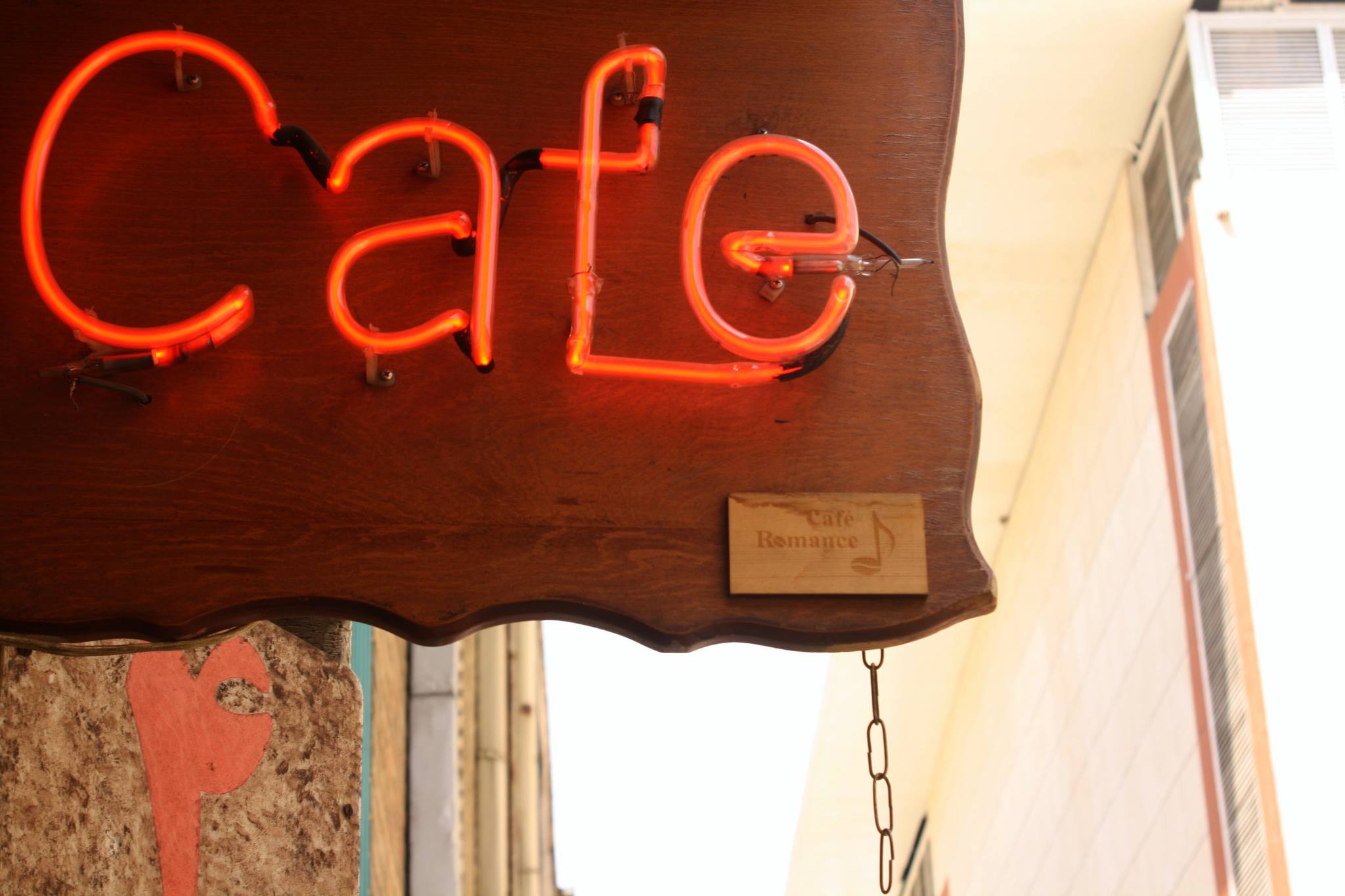 کافه نئونی (بازی نور و رنگ)