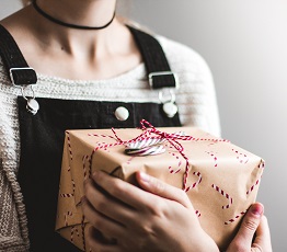 ایده طراحی سایت کادو چی بدم؟